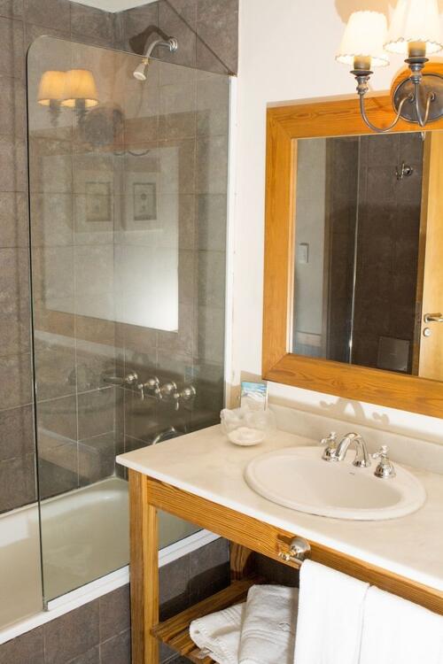 Foto del baño de Chamonix Posada &amp;amp; Spa