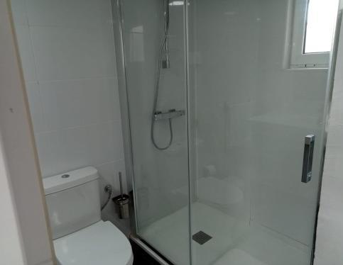 Foto del baño de Hello Feria