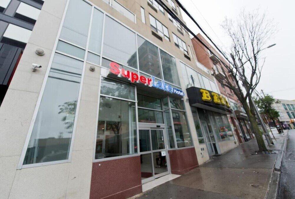 Foto del exterior de Super Lake Hotel