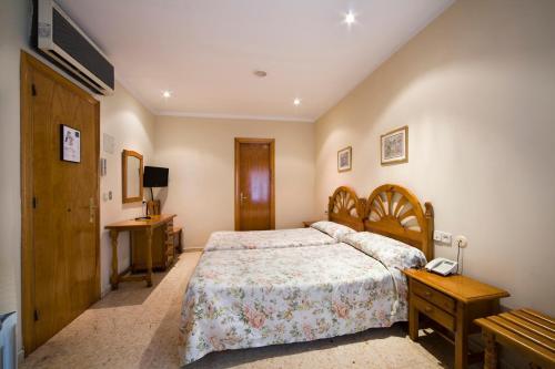 Foto de una habitación de Hotel Jardí Apartaments