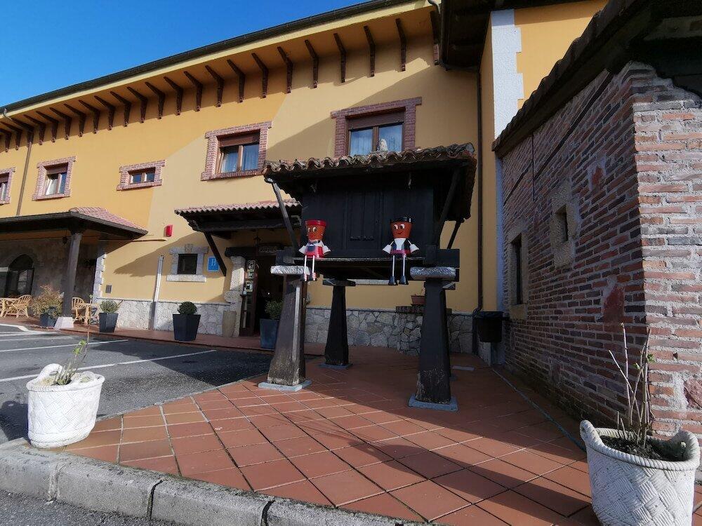 Foto del exterior de Hotel El Angliru