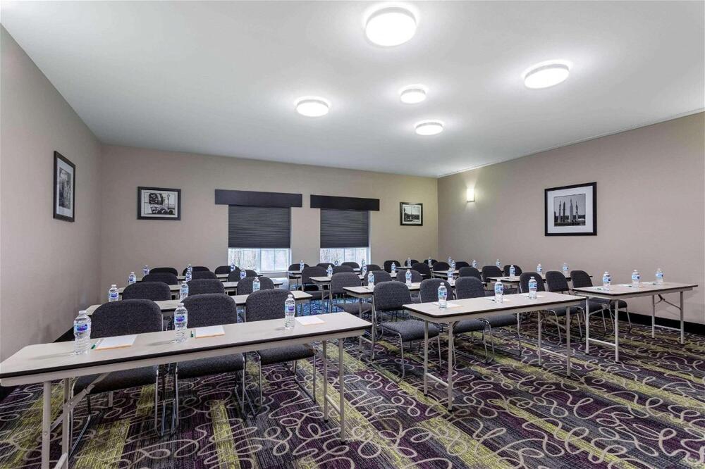 Foto de los servicios de Hotel La Quinta Inn &amp;amp; Suites by Wyndham Huntsville Airport Madison