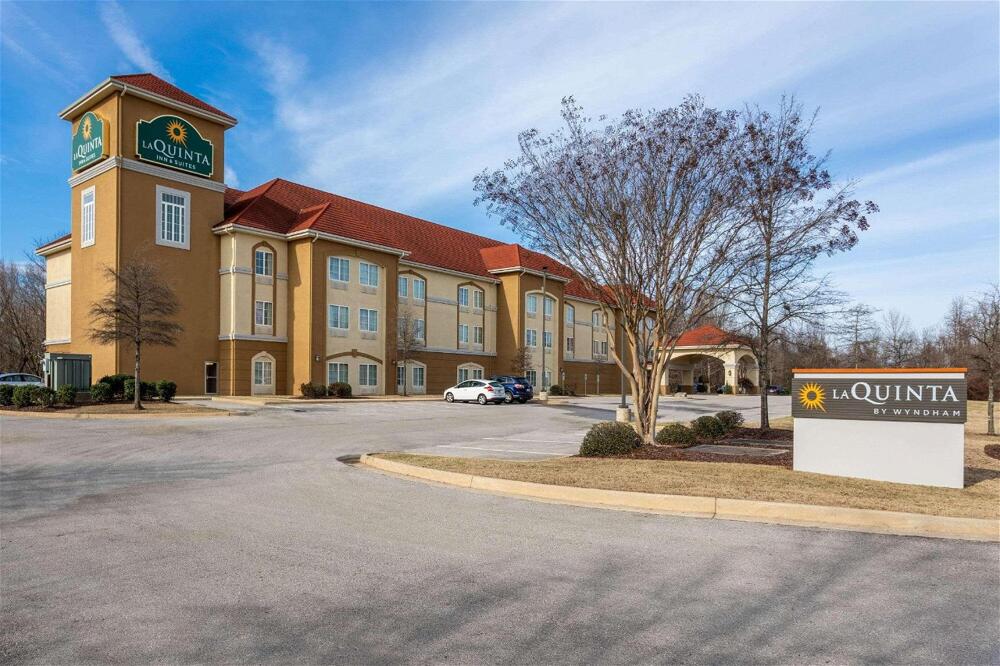 Foto del exterior de Hotel La Quinta Inn &amp;amp; Suites by Wyndham Huntsville Airport Madison