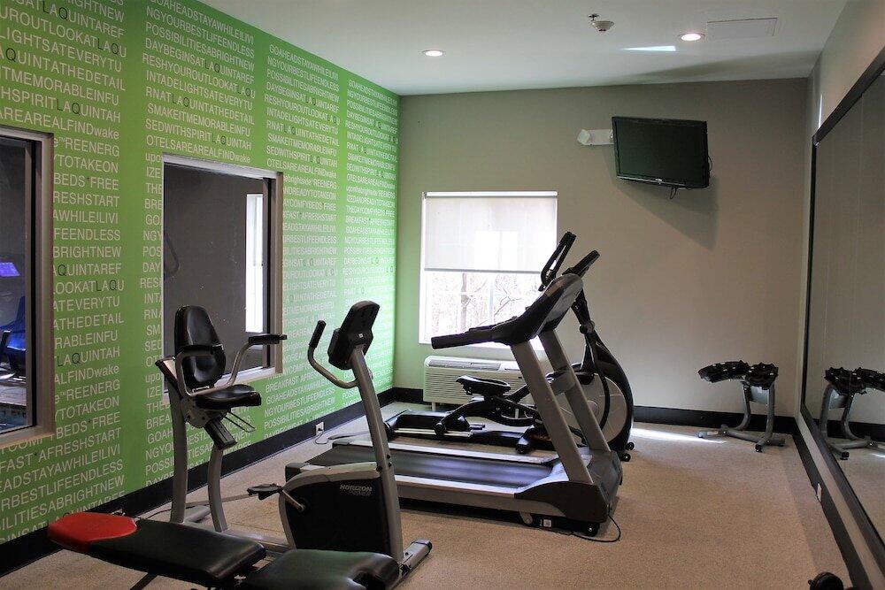 Foto de los servicios de Hotel La Quinta Inn &amp;amp; Suites by Wyndham Huntsville Airport Madison