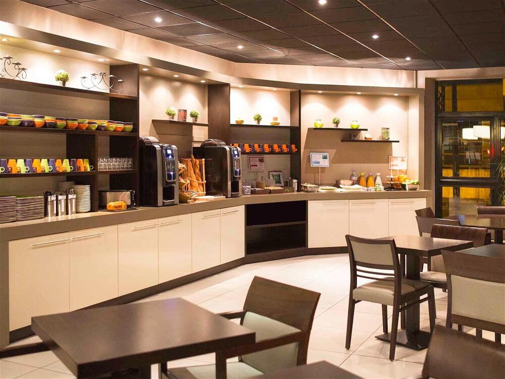 Foto de restauración de ibis Styles Bordeaux Meriadeck
