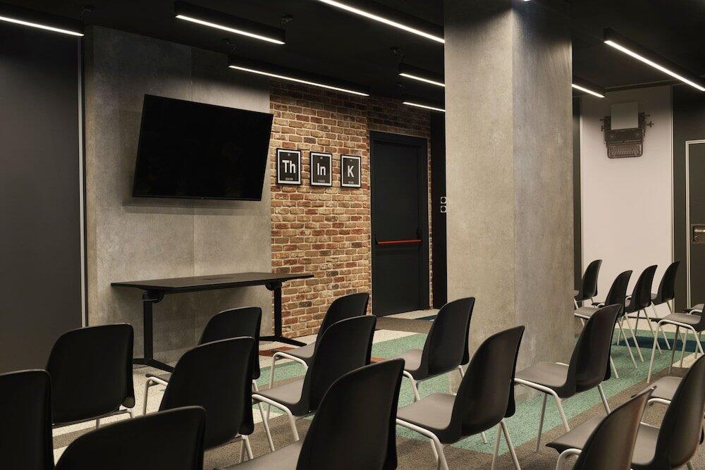 Hotel Moxy Belgrade, Belgrado. Desde 96.53€ - Central de Reservas