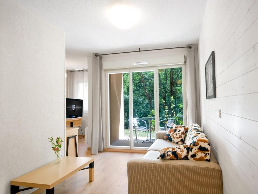 Foto de una habitación de Lagrange Vacances Les Chalets d’Ax