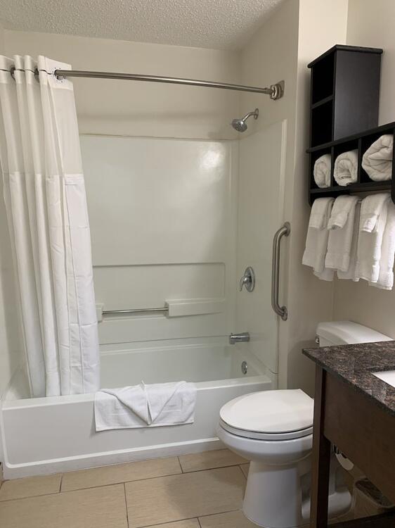 Foto del baño de Hotel Ramada by Wyndham Santa Fe