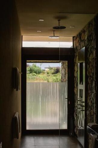 Foto del baño de Hotel The Vines Resort &amp;amp; Spa