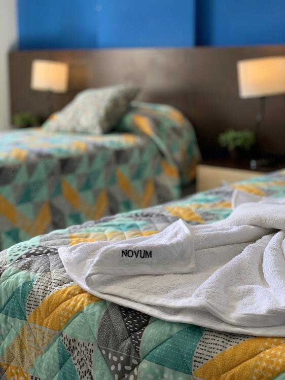 Foto de una habitación de Hotel Novum Suites