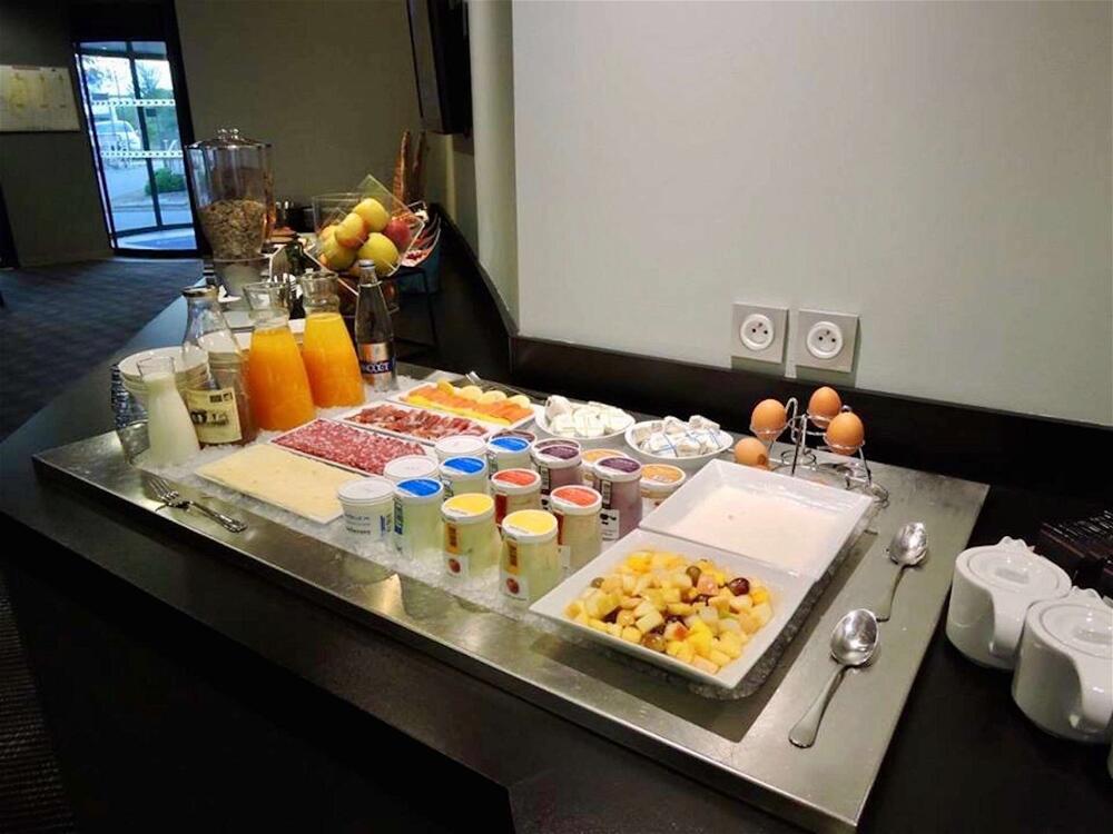 Foto de restauración de Kyriad Auray - Carnac