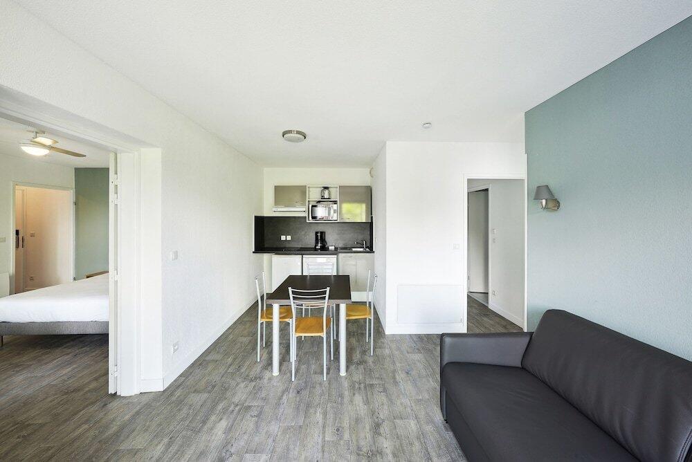 Foto de una habitación de Aparthotel All Suites La Teste – Bassin d’Arcachon