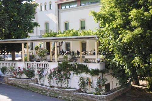 Foto del exterior de Hotel El Salugral Termal Resort