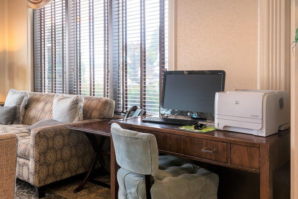 Foto de los servicios de Hotel Five Towns Inn - JFK Airport