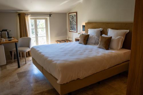 Foto de una habitación de Hotel La Bastide d&amp;#039;Eygalières