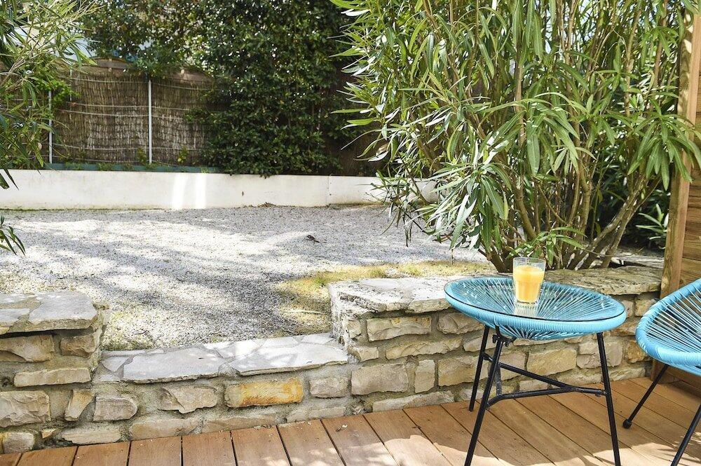 Foto de una habitación de The Originals Boutique La Villa Ouest &amp;amp; Spa