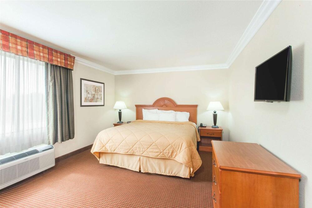 Foto de una habitación de Hotel Days Inn by Wyndham Carlsbad