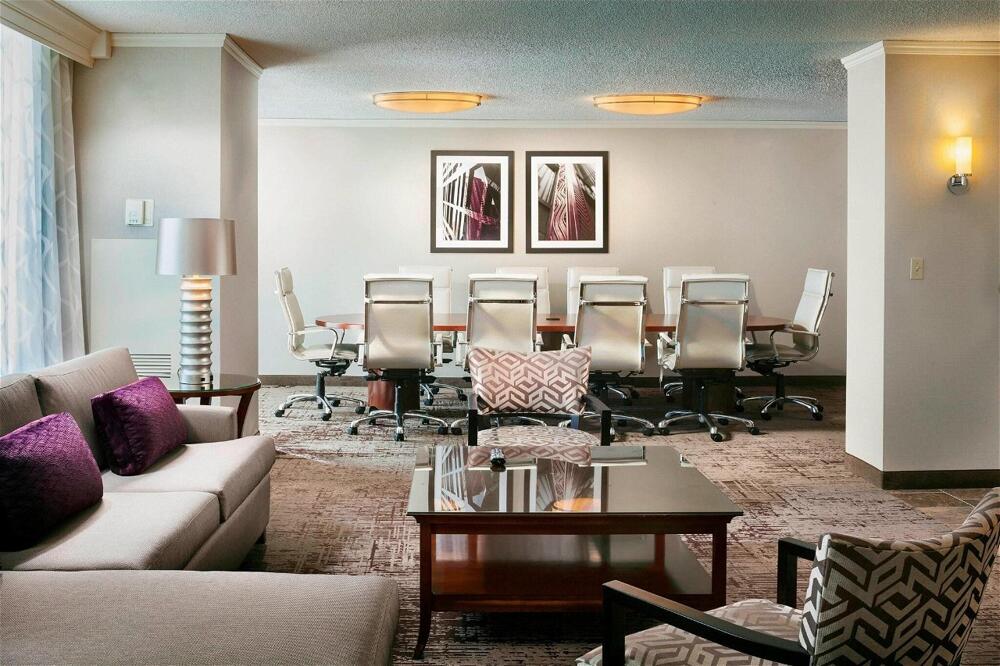 Photo – Hotel Chicago Marriott Suites Deerfield