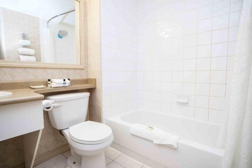 Foto del baño de Sandman Hotel Quesnel