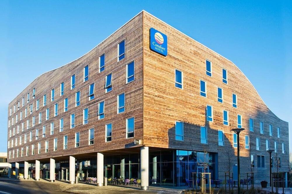 Foto del exterior de Comfort Hotel Square