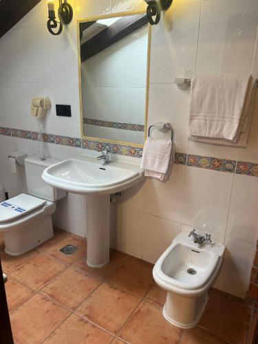 Foto del baño de Hotel El Bricial