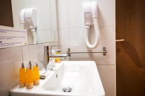 Foto del baño de SOWELL HOTELS Le Parc &amp;amp; Spa