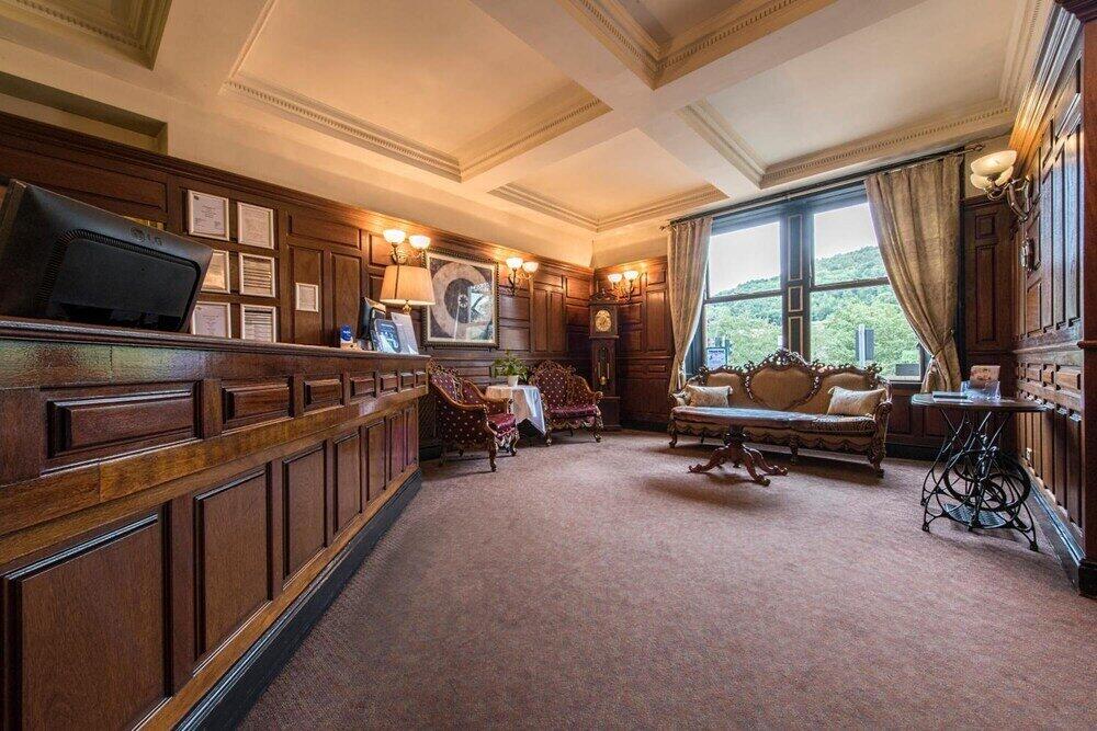 Room – The Imperial Crown Hotel