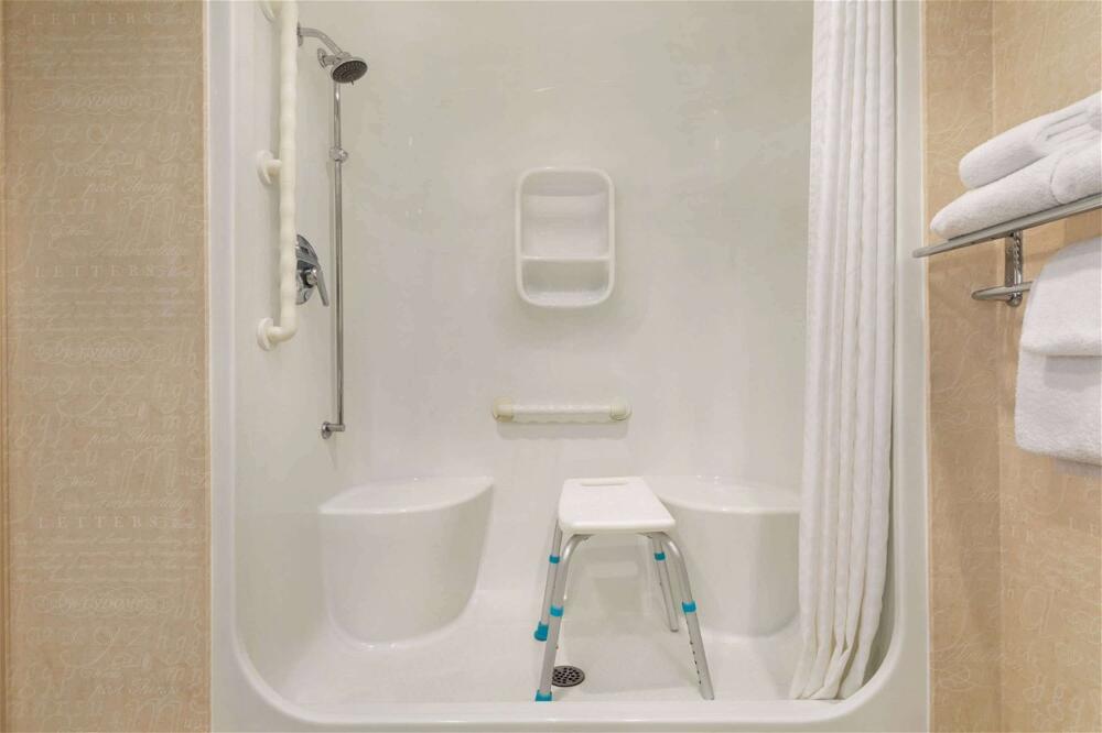 Foto del baño de Royal Hotel Calgary, Trademark Collection by Wyndham