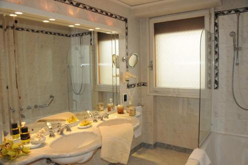 Foto del baño de Hotel De La Ville