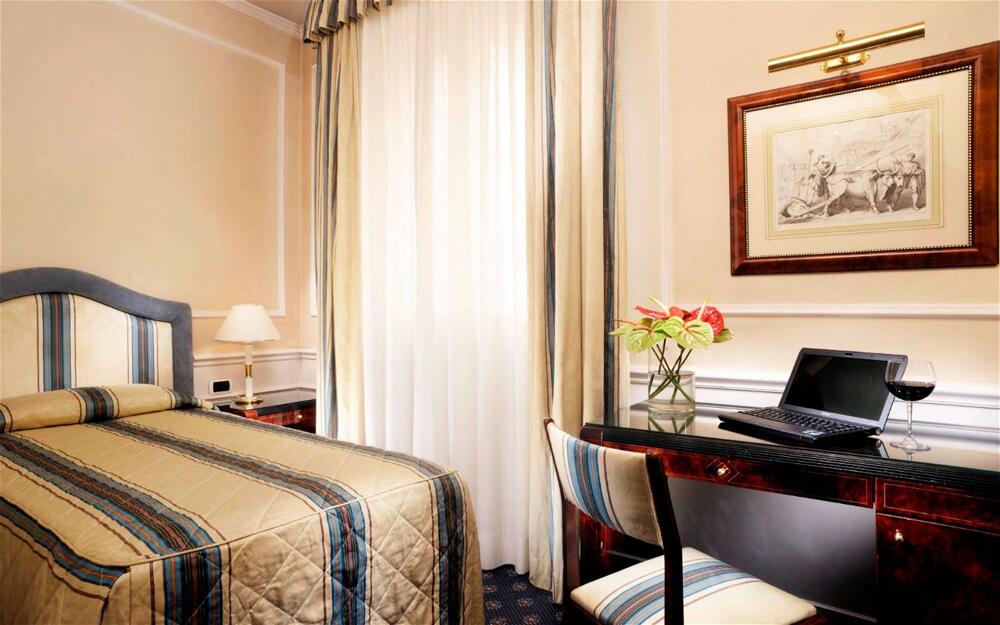 Foto de una habitación de Hotel De La Ville