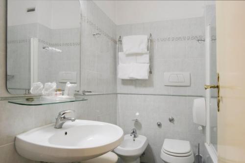 Foto del baño de Hotel La Pace