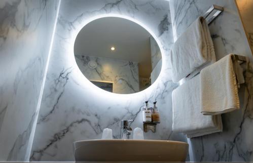 Foto del baño de Marks Tey Hotel Colchester