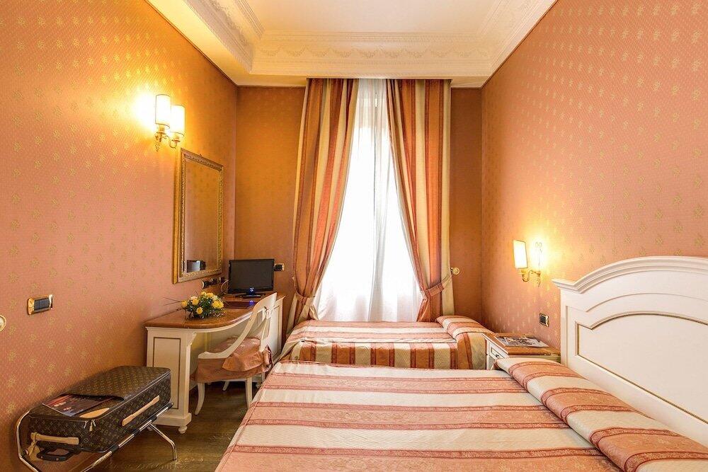 Foto de una habitación de Hotel La Lumiere Di Piazza Di Spagna