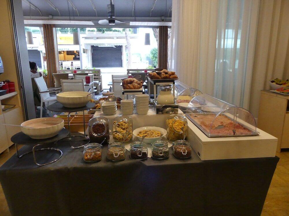 Dining – Hotel Madison