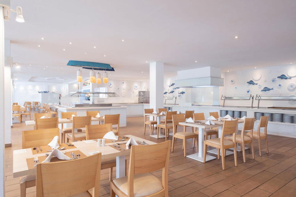 Foto de restauración de Hotel Iberostar Waves Club Cala Barca