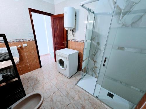 Foto del baño de Casas y chalets VV Mirador Isla Bonita &amp;quot;by henrypole home&amp;quot;