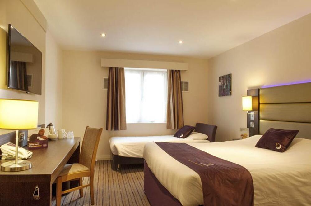 Hotel Premier Inn Woking Town Centre, Woking - Central de Reservas