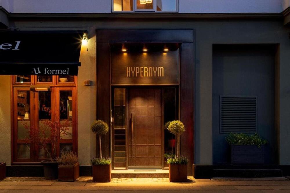 Foto del exterior de Hypernym Hotel &amp;amp; Suites