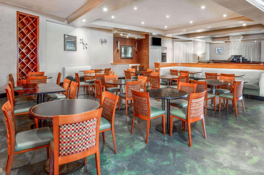 Foto de restauración de Hotel La Quinta by Wyndham Secaucus Meadowlands