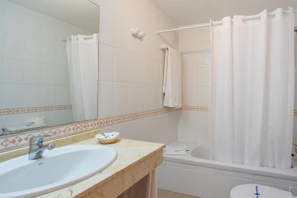 Foto del baño de Aparthotel BLUESEA Costa Teguise Gardens