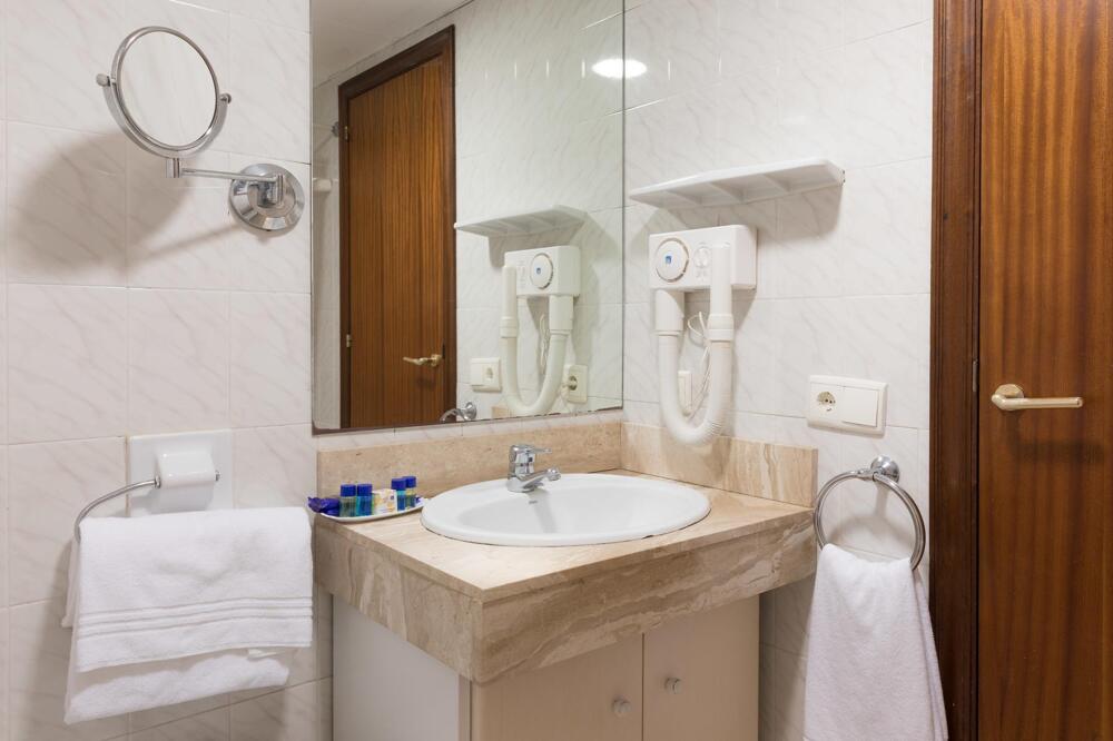 Foto del baño de Hotel htop Royal Sun