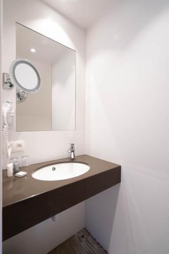 Foto del baño de Hotel du Theatre
