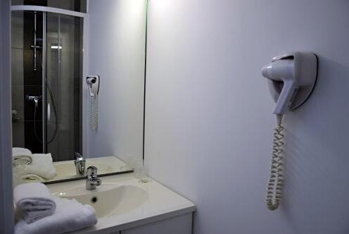 Foto del baño de Contact Hotel Le Seino Marin - Cléon Elbeuf