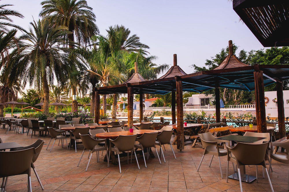 Foto de restauración de HL Miraflor Suites Hotel