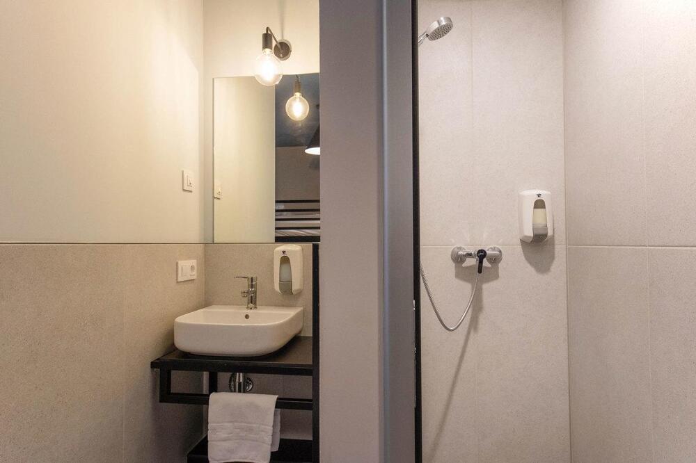Foto del baño de Font Andorra Hostel