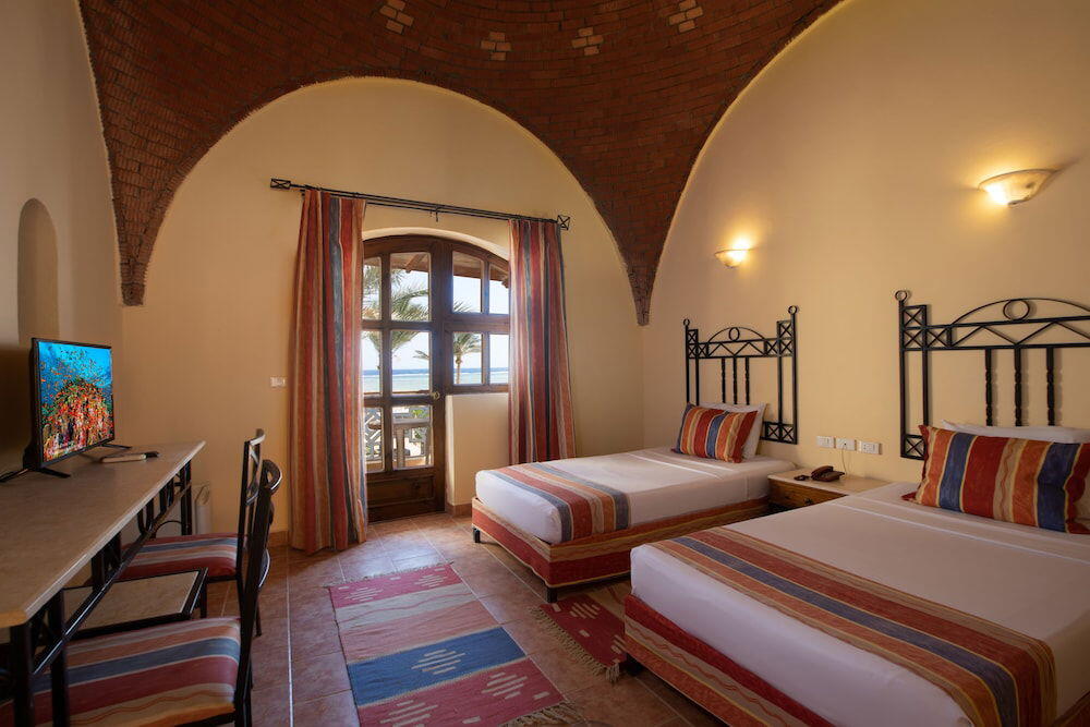 Foto de una habitación de Hotel Protels Crystal Beach Resort