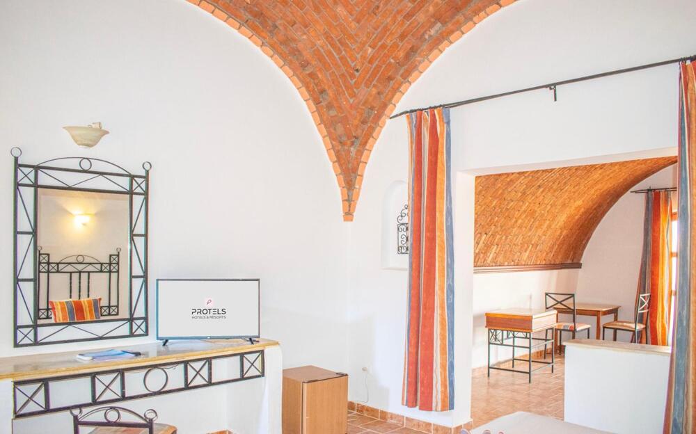 Foto general de Hotel Protels Crystal Beach Resort