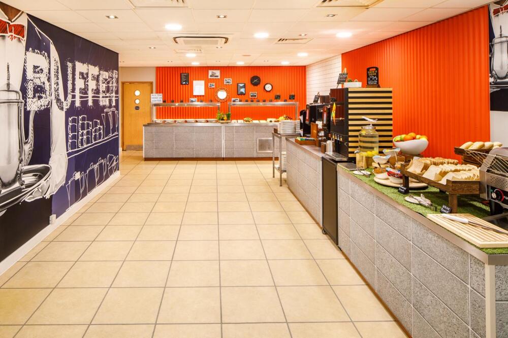 Foto de restauración de Hotel ibis budget London Heathrow Central