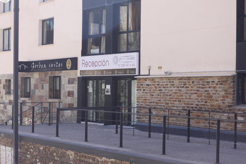Foto del exterior de Apartamentos Sabica Nevada Gorbea