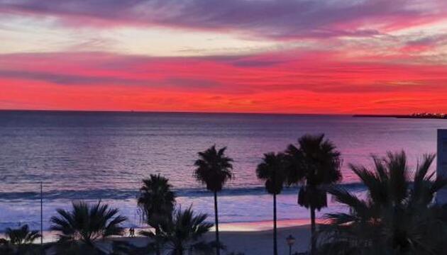 Foto de Casas y chalets Ocean Sunset Beachfront House with Terraces
